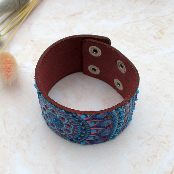 wide-leather-bracelet.JPG