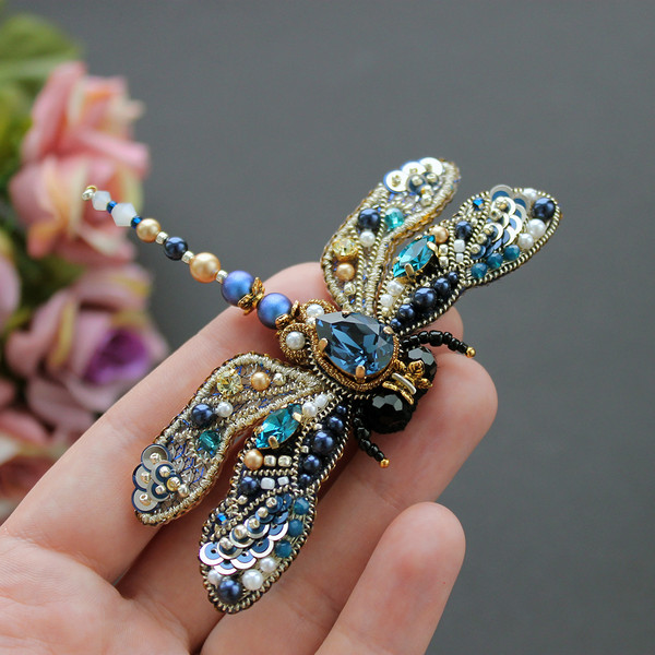 Beaded-dragonfly-brooch