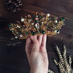 Gold emerald crown, Gold crown, Emerald crown, green crown, Crown, Gold tiara, Emerald tiara, Gold and green tiara, Gold and Emerald tiara, Forest accessories, Forest style jewelry, boho jewelry, rustic jewelry, Elven headpiece