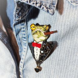 brooch embroidered elegant frog with a cigar, decorated with a pendant