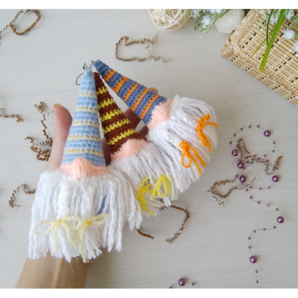 big_amigurumi_keychain_gnome-easy_crochet.jpeg