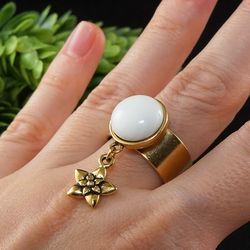 White Jasmine Flower Ring Adjustable Ring Cream White Glass Floral Flower Charm Gold plated Round Circle Ring Jewelry