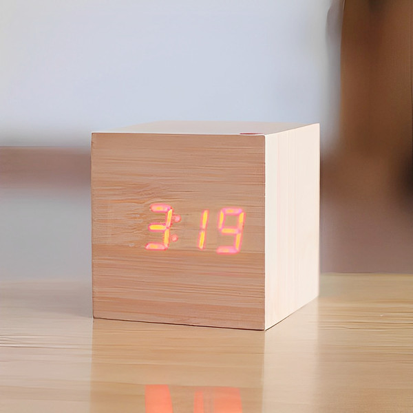 woodenbedsideclockoakorangelight.png