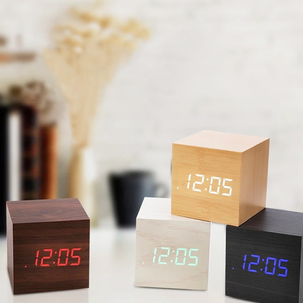 woodenbedsideclock1.png