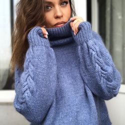 Knitted sweater made of mohair and cashmere.