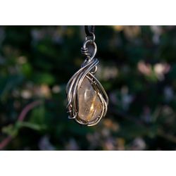 The pendant with rutile quartz