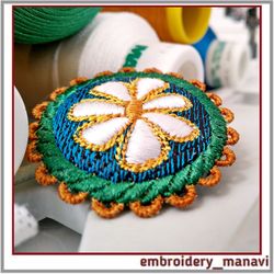 In The Hoop embroidery Round brooch or button with chamomile