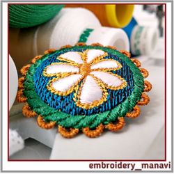 In The Hoop embroidery Round brooch or button with chamomile.