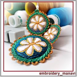 In The Hoop embroidery designs Set round of earrings, brooch with a chamomile