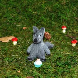 Needle felted pup/Animal miniature/Wolf figurine/Wolfcub/Needle felted animal