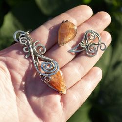 set of a ring and a pendant with a solar stone