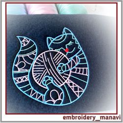 Embroidery design Outline of a cat with body filling pattern Cat 3