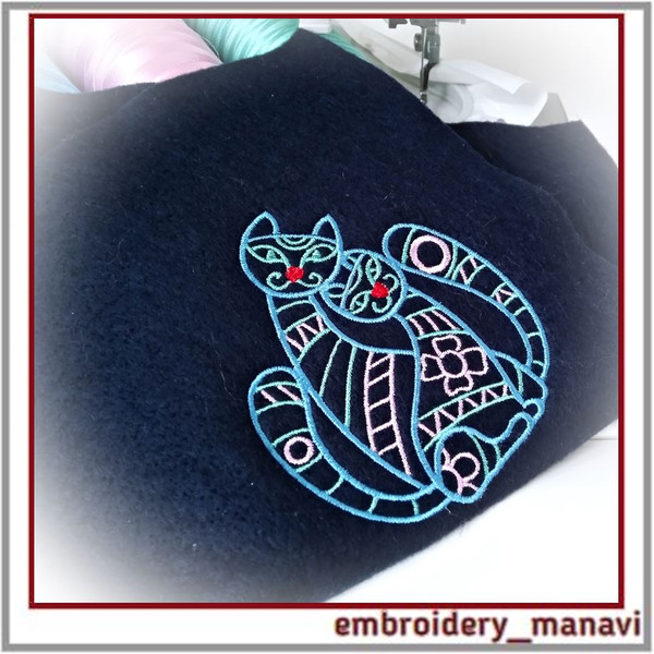 Embroidery-design-Outline-of-cats-with-body-filling-pattern