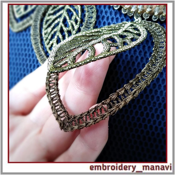 In-the-hoop-FSL-Embroidery-design-earrings-pendant-in-leaf