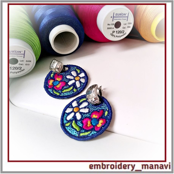 Round-FSL-earrings-in-flowers-In-the-hoop-Embroidery-design
