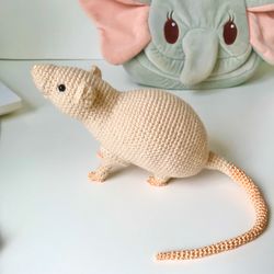 Manual Rat. Realistic toys. Original size