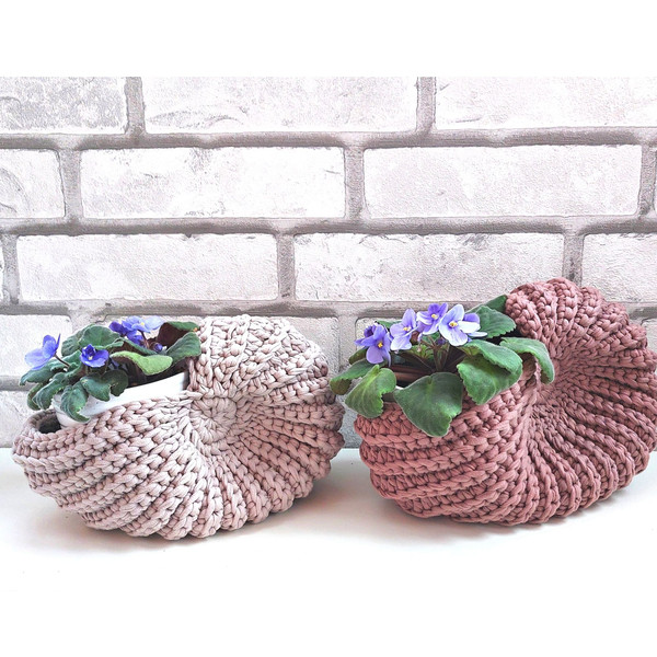 Table-basket-seashell.jpg