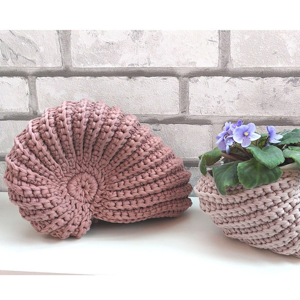 Table-basket-seashell.jpg