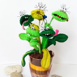 Carnivorous plant toothy flytrap. Assorted knit flytrap. Handmade fake plant. Shelf decor plant flytrap. Faux plant.