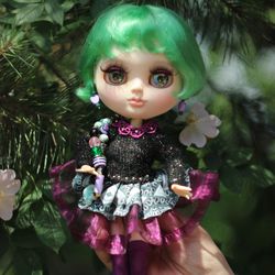 Custom Blythe doll OOAK Vendy with 2 sets of clothes