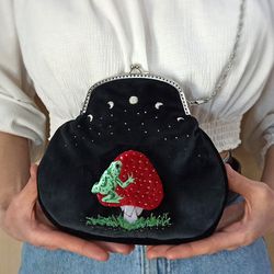 Goblincore Frog purse (Celestial coin Purse with moon phases, mushroom; Aesthetic black velvet beaded cross shoulder bag