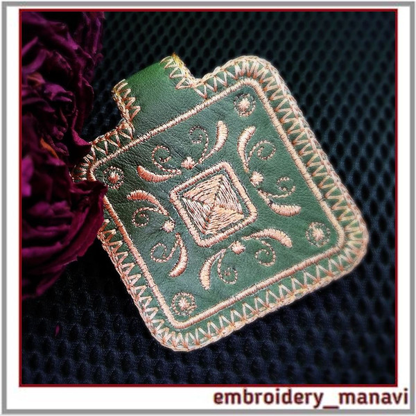 In-the-hoop-Embroidery-design-key-fob