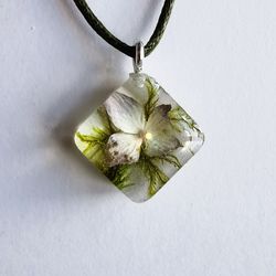 Pressed Flower Pendant Resin Jewelry Botanical Necklace Hydrangea Necklace Floral Resin Pendant Necklace Dried Flower Je