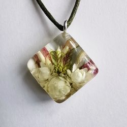 Resin Flower Necklace Resin Dried Flower Jewelry Pressed Flower Pendant Birthday Gift for Girlfriend Floral Resin Jewelr