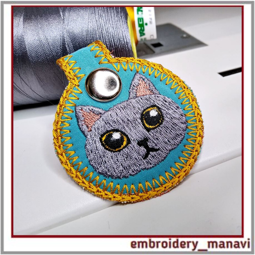 In-the-hoop-Embroidery-design-Key-fob-cat