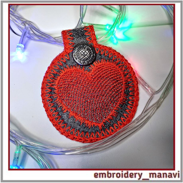 In-the-hoop-Embroidery-design-Keychain-heart
