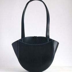 Women's tote leather bag from Tuscan vegetable tanned leather Vera Pelle. Handmade.