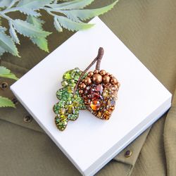 Acorn brooch beaded acorn oak leaf brooch autumn brooch brooch as a gift brooch jewelry acorn jewelry beaded acorn