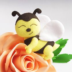 Felt bee pattern PDF, bee sewing pattern, stuffed animals patterns, Bumble bee plush diy, easy sewing tutorial