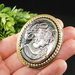 MOP Lady Cameo Brooch Pin Taupe Gray Natural Mother of Pearl Golden Oval Cameo Victorian Pin Brooch Jewelry Gift 7945