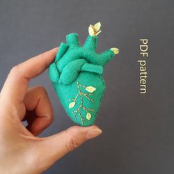 Human heart pattern , Gift for doctor brooch Green anatomical heart felt pattern, plush flower heart keychain