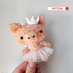 Doll plush pattern , Pig toy decor cute for nursery for girl , felt pattern pdf , Little Pig felt softie sewing pattern