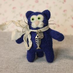 Felted cat toy