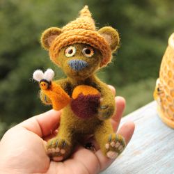Felted bear with honey