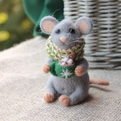 Felted mouse with hot chocolate