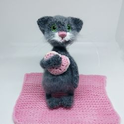 Realistic plush cat longhaired kitten, soft fluffy kitten as real, plush fluffy cat with movable paws, toy pet for girl