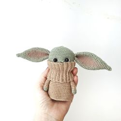 Amigurumi Baby alien yoda crochet pattern. DIY Amigurumi miniature baby yoda. Amigurumi keychain