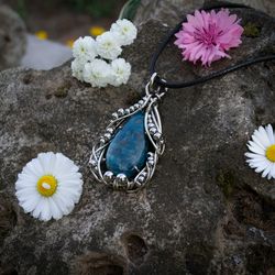 pendant with apatite