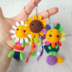Knitted keychain. Knitted LGBT keychain. Flower keychain. Crochet flower keyring. Best friend lgbt accessories keyring.