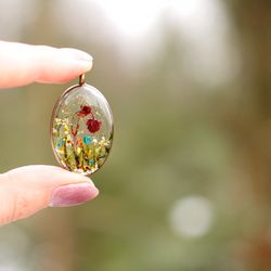 Terrarium necklace(resin) with wild strawberry. Green witch gift. Forest lover gift. Mori girl jewelry