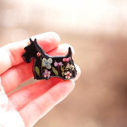Scottish terrier pin with pressed flowers. Wooden brooch. Scottie dog lover gift