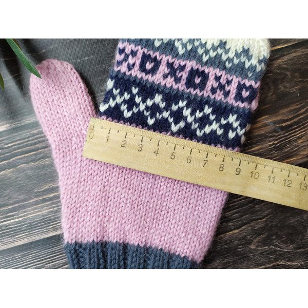 Pink-jacquard-womens-knit-mittens-4
