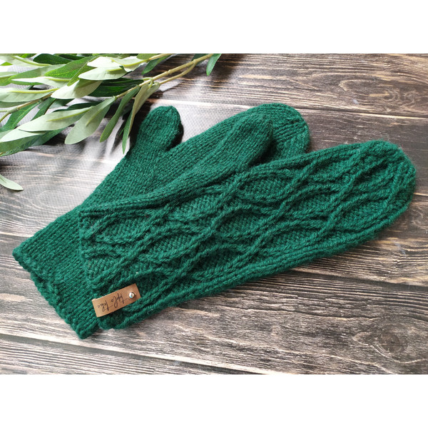 Handmade-womens-knitted-mittens-4
