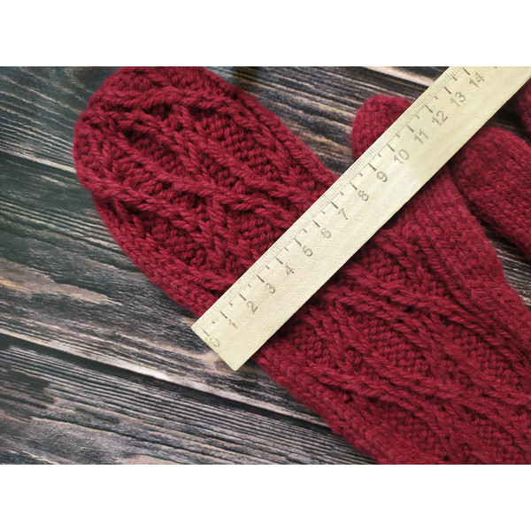 Warm-red-winter-mittens-6