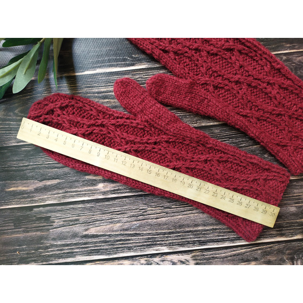 Warm-red-winter-mittens-5