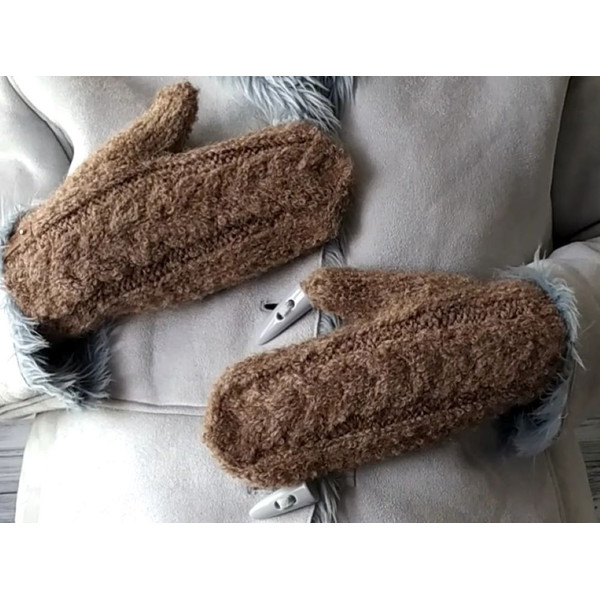 Brown-womens-knitted-alpaca-mittens-2